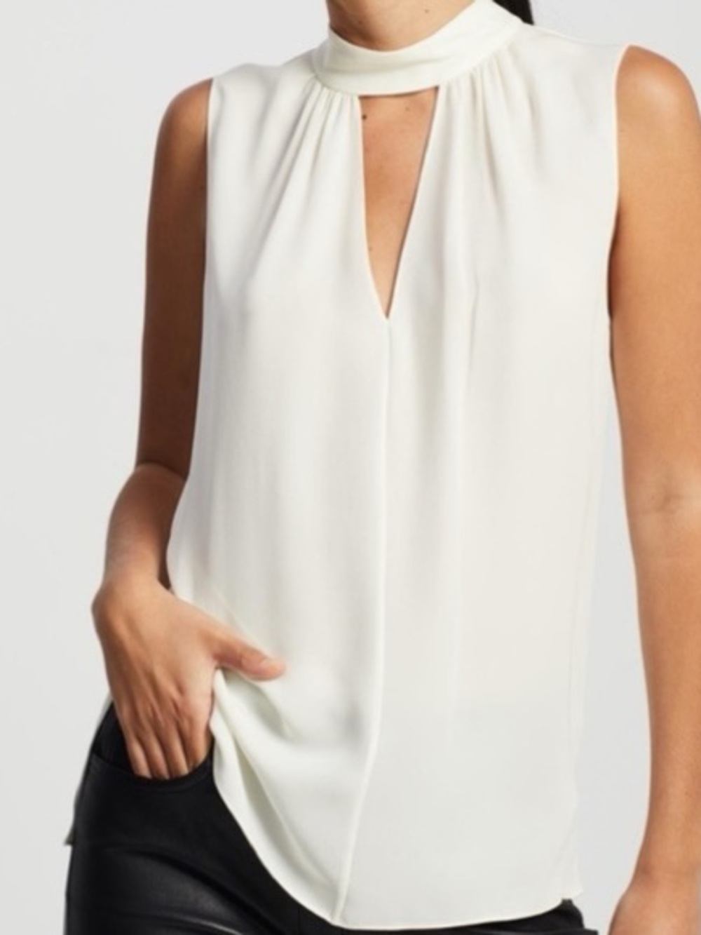 NWT Theory Neckband Keyhole Shell Ivory - Sz Small